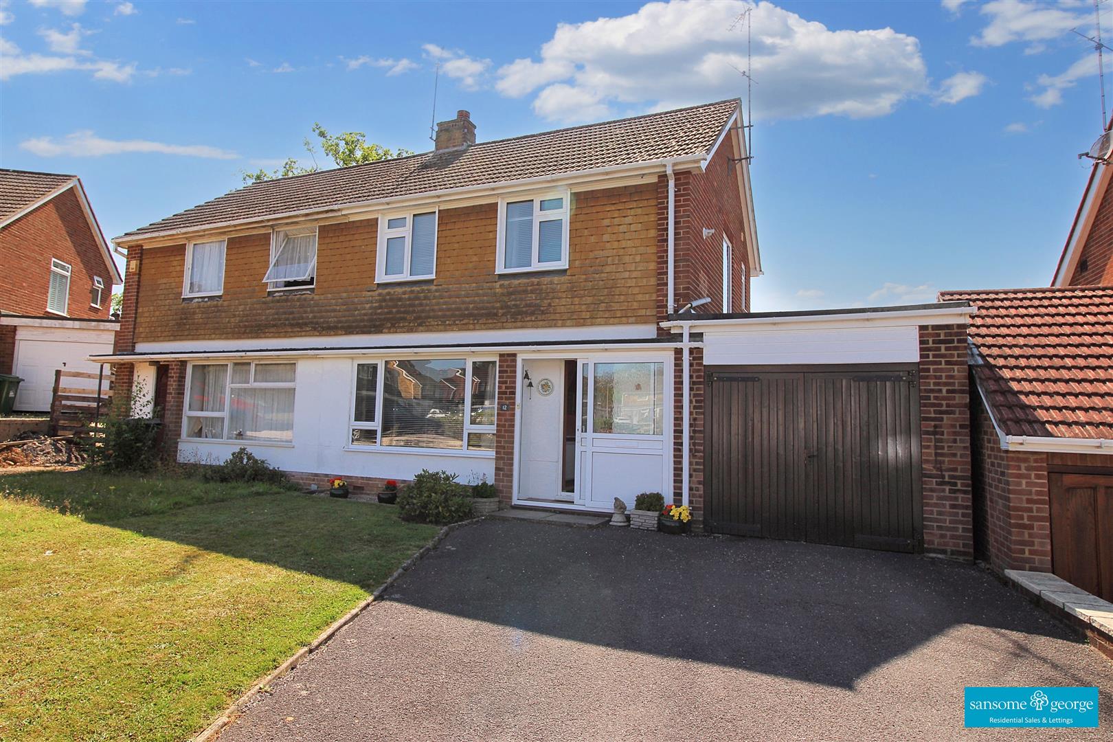 2 bed property in Foxcombe Drive, Reading